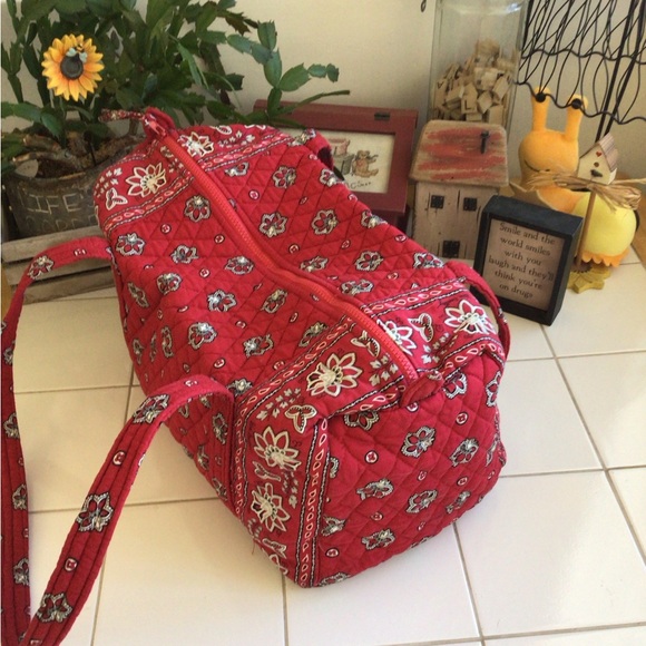 ‘Vera Bradley’ Quilted Red Bandana Duffel Bag - Picture 3 of 9